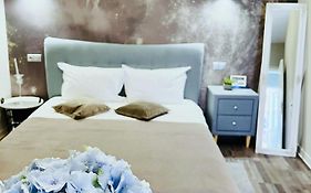 Moon And Sun Apartments